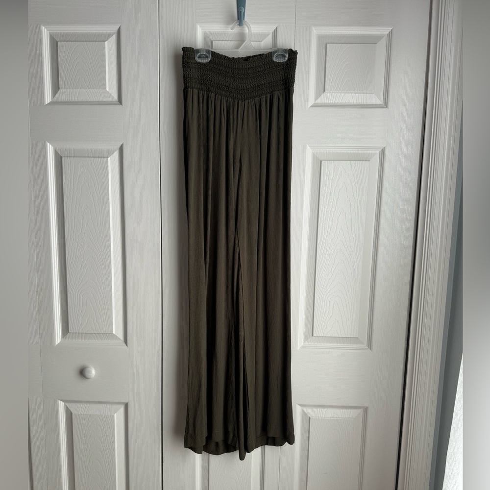 Woman’s Gauzy look dress pants